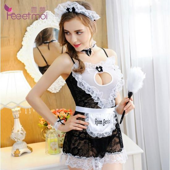 סט מושקע של חדרנית סקסית