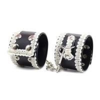 אזיקים לידיים מעור מעוטרים עם ריקמה מקצועים עם שרשרת "Etta"